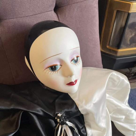 RARE Vintage 1984 Life Size Commedia del' Arte Porcelain Pierrot Harlequin Doll - Picture 9 of 14